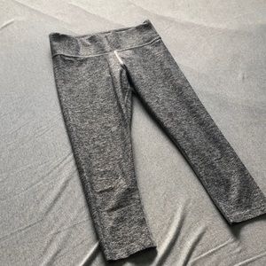 PINK Ultimate Gray Mid-Calf Leggings
